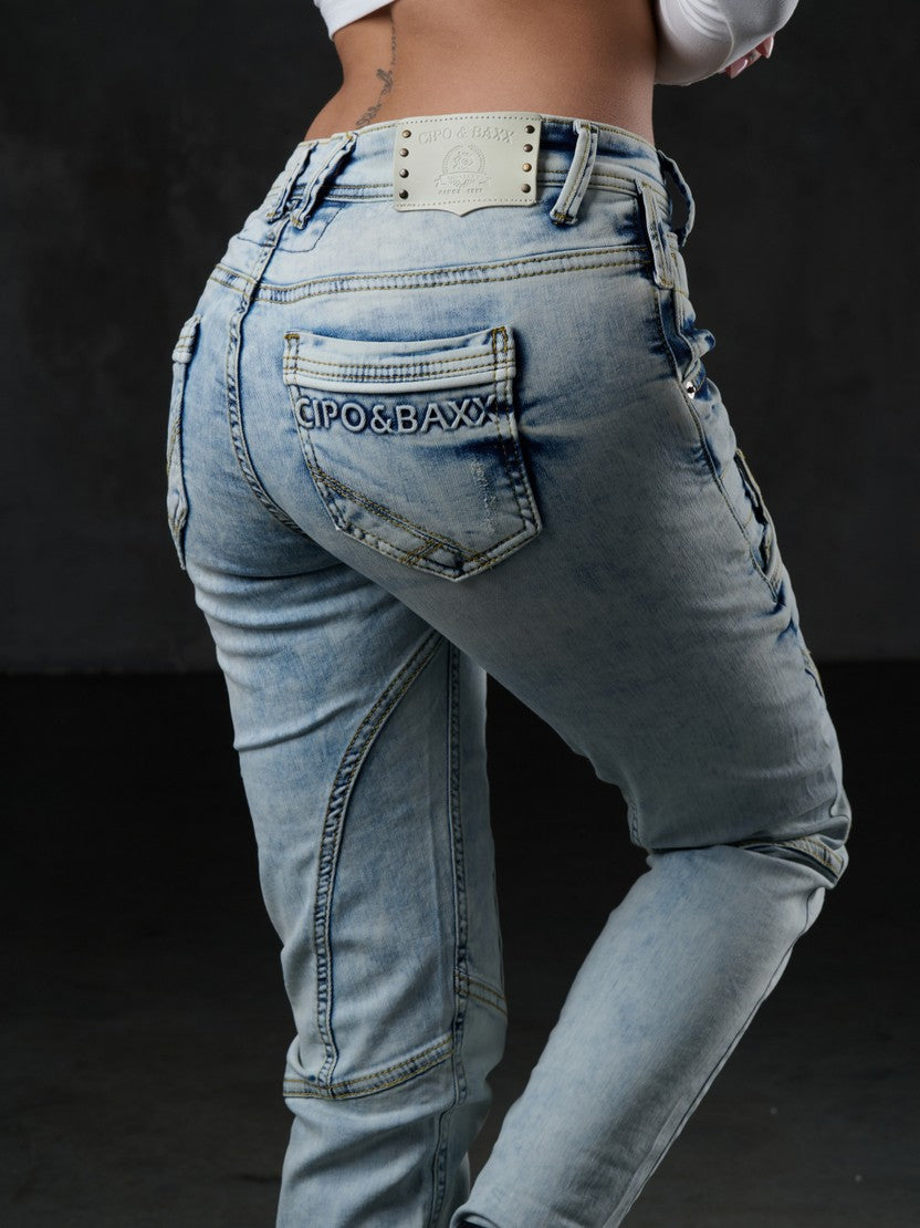 WD216 Women Comfortable Jeans in the fashionable washing of Slim Fit