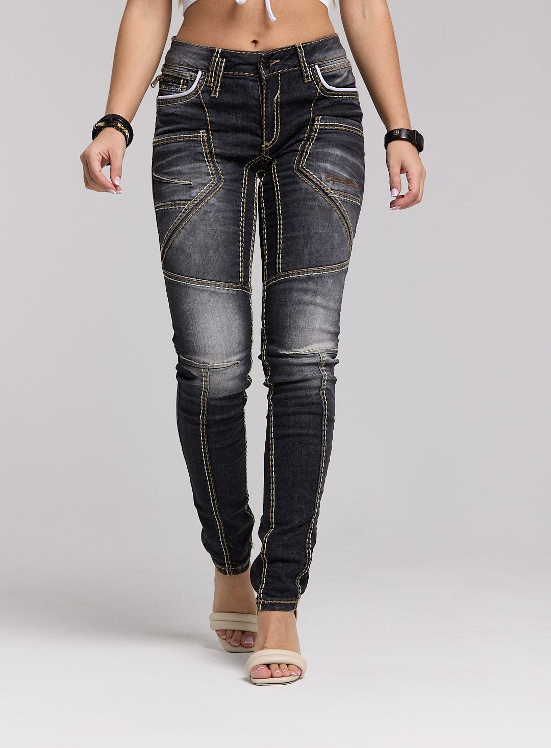 WD382 Women Slim-Fit Jeans with extravagant seam design in Straight Fit