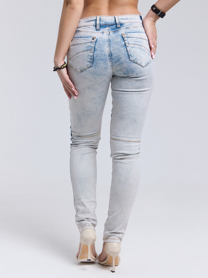 WD382 Women Slim-Fit Jeans with extravagant seam design in Straight Fit