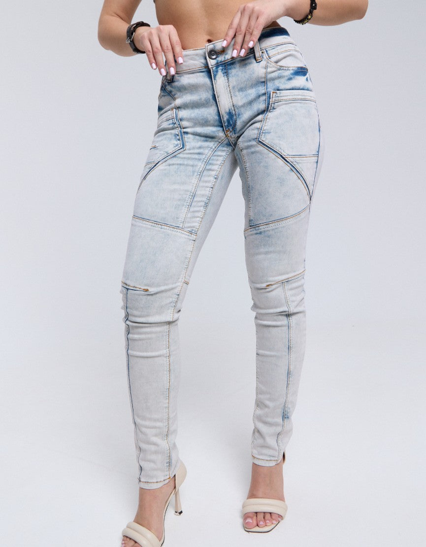 WD382 Women Slim-Fit Jeans with extravagant seam design in Straight Fit
