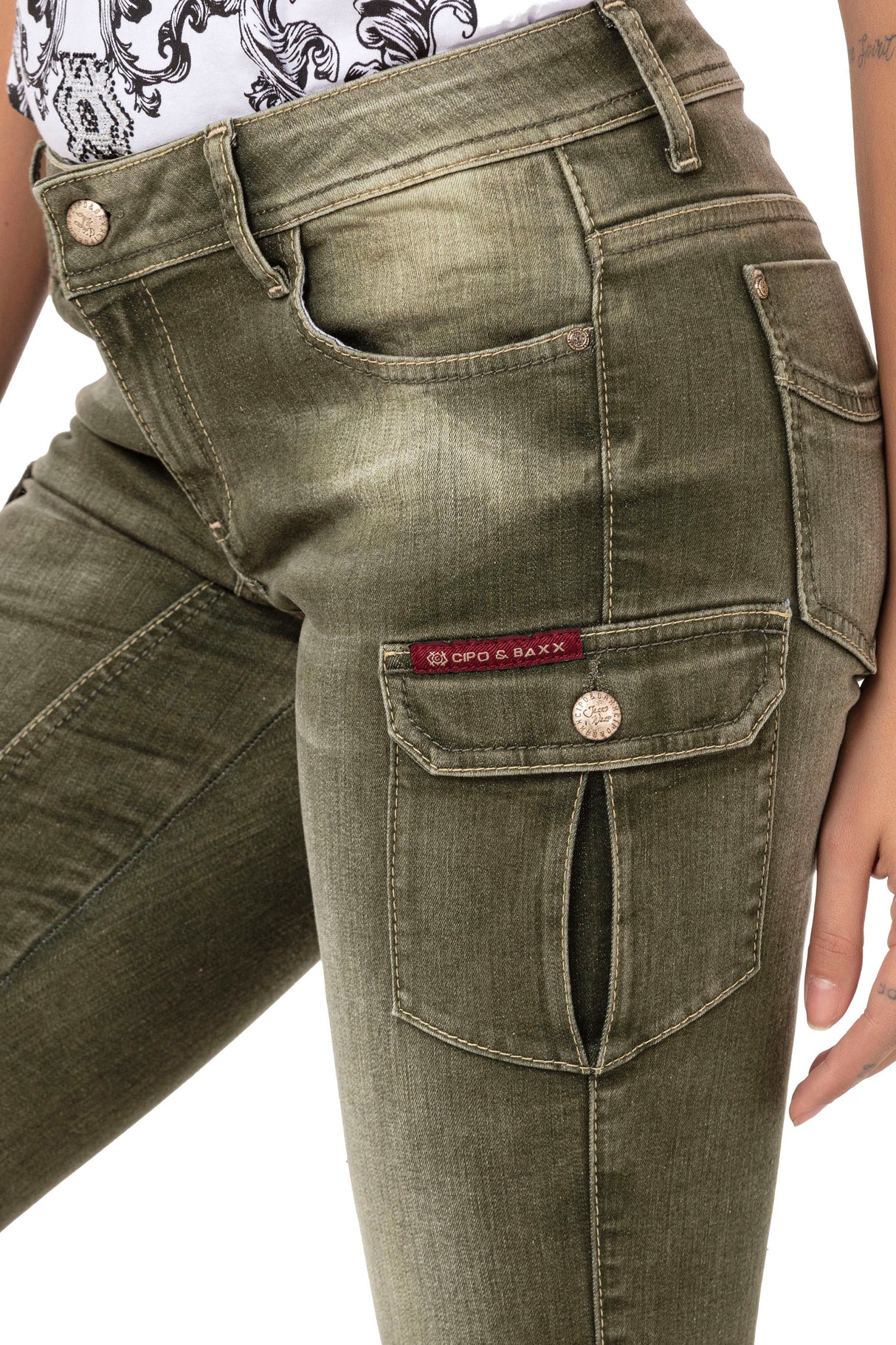 WK178 Women Capri Shorts met trendy vrachtzakken