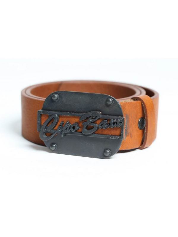 C-2136 Cinturones de cuero para hombres modernos en el look casual con hebilla de diseñador
