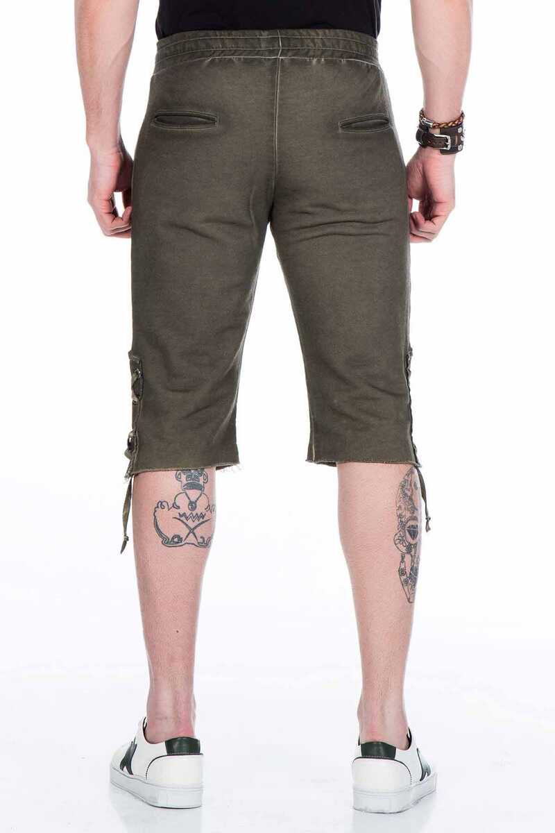 CK168 Hombres capri en el aspecto tradicional de vestuario tradicional