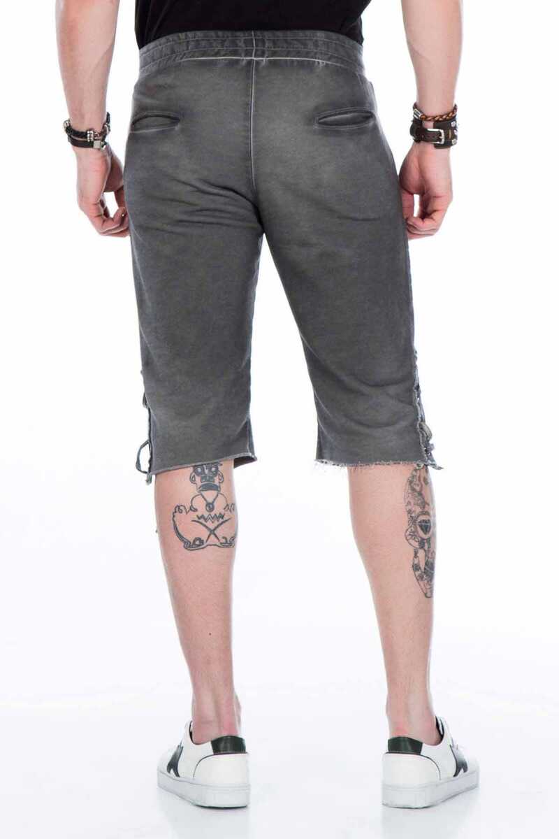 CK168 Hombres capri en el aspecto tradicional de vestuario tradicional