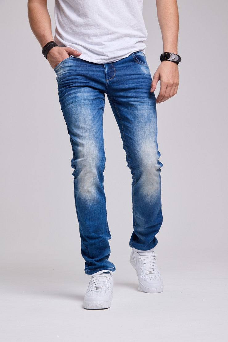 CD319B jeans confortable pour hommes avec un lavage décontracté en coupe slim-fit 