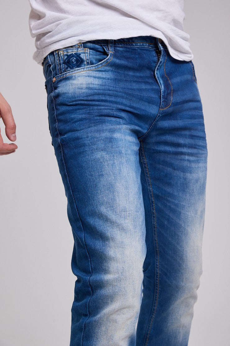 CD319B jeans confortable pour hommes avec un lavage décontracté en coupe slim-fit 