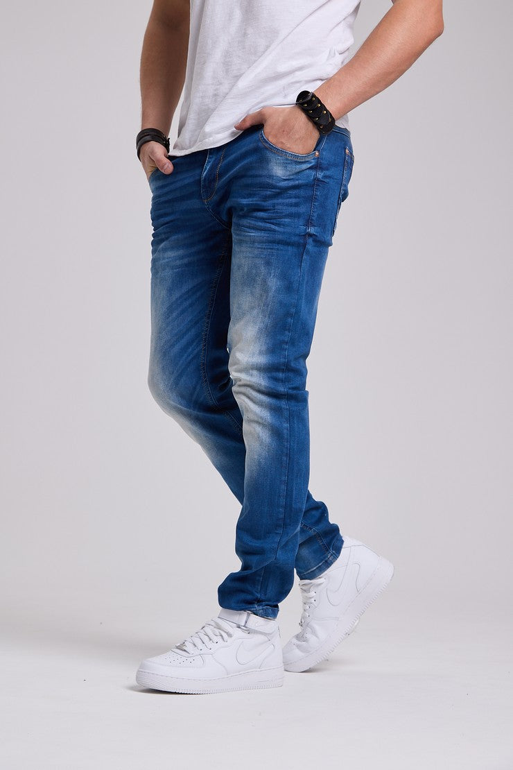 CD319B jeans confortable pour hommes avec un lavage décontracté en coupe slim-fit 