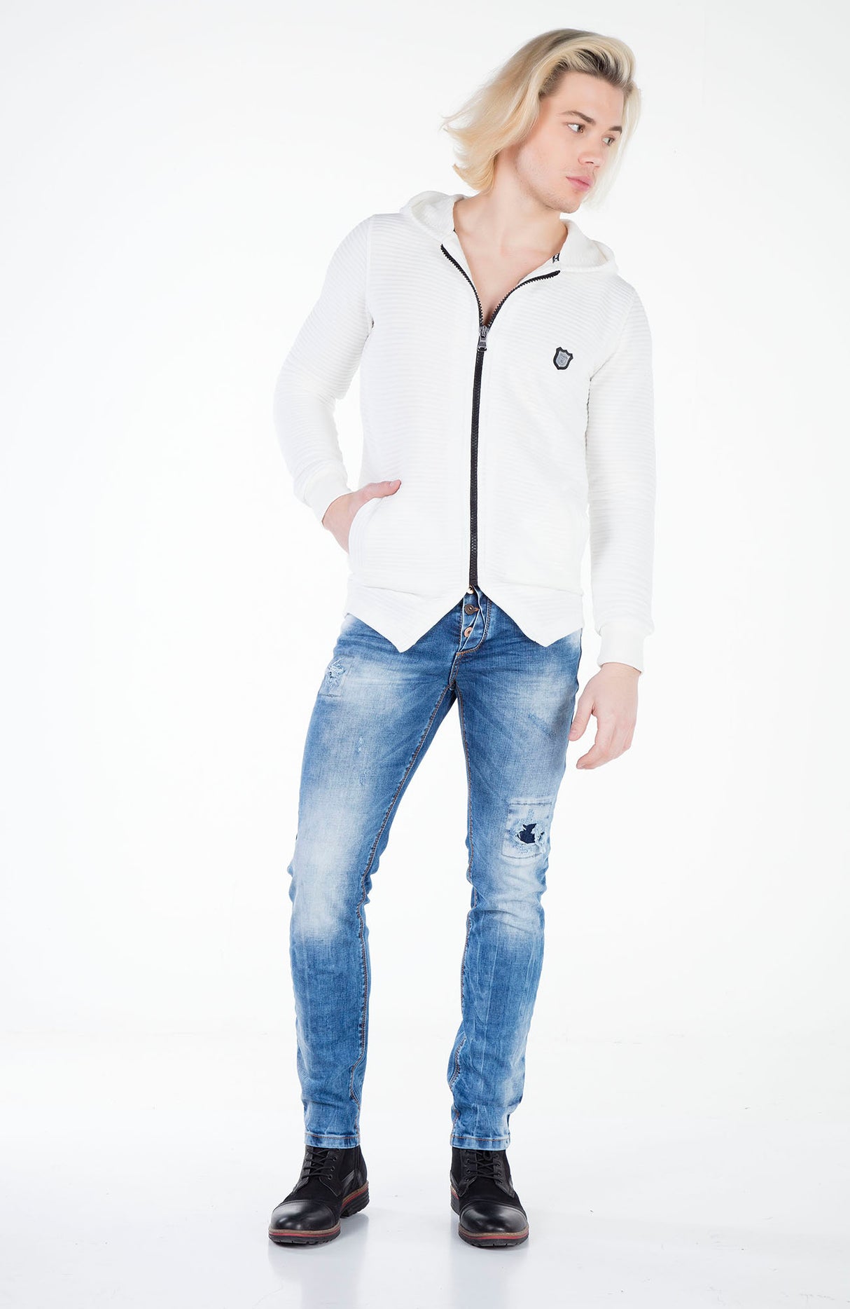 Jeans cómodos de CD350 para hombres en un aspecto destruido elegante