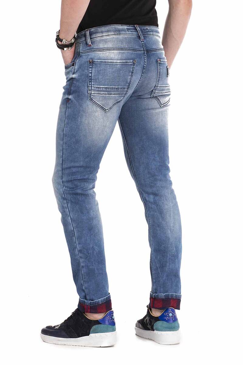 CD469 Men's Slim-Fit Jeans with a distinctive washing