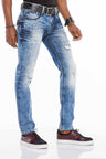 Wygodne dżinsy męskie CD503 z modnym haftem w prostym dopasowaniu