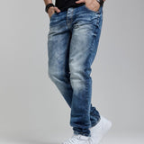 Jeans de tubo para hombres CD520 en uso