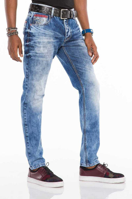 Jeans tube maschile CD520 in uso