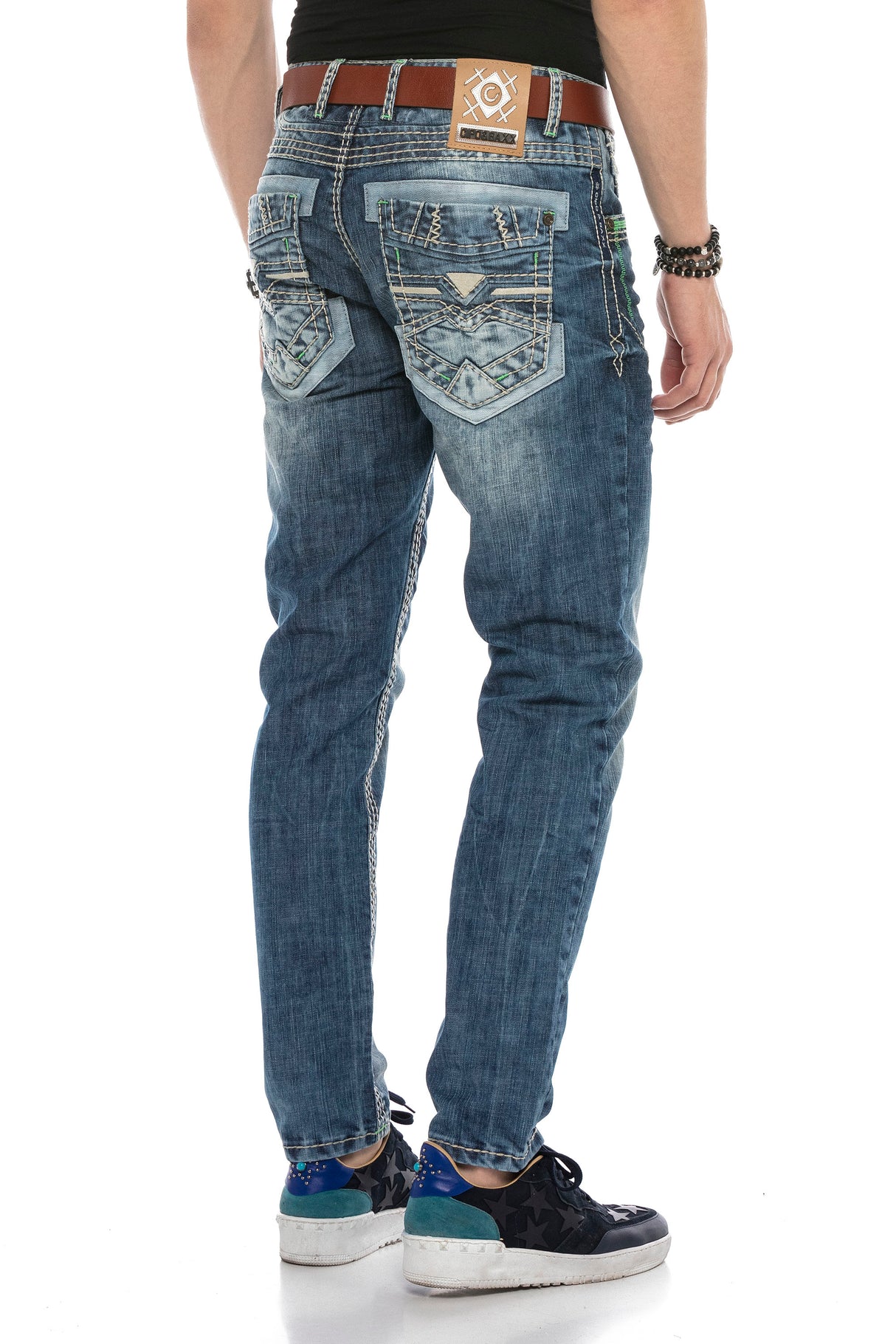 CD597 Jeans cómodos para hombres con puntadas decorativas llamativas