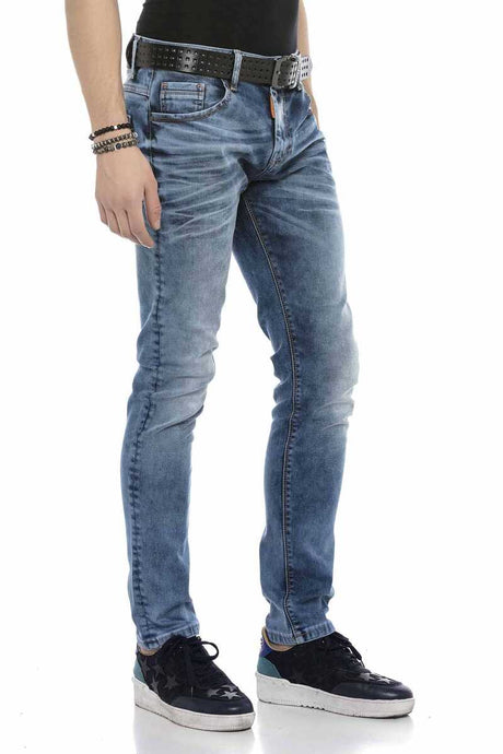 Jeans comodi da uomo CD621 in un look usato alla moda