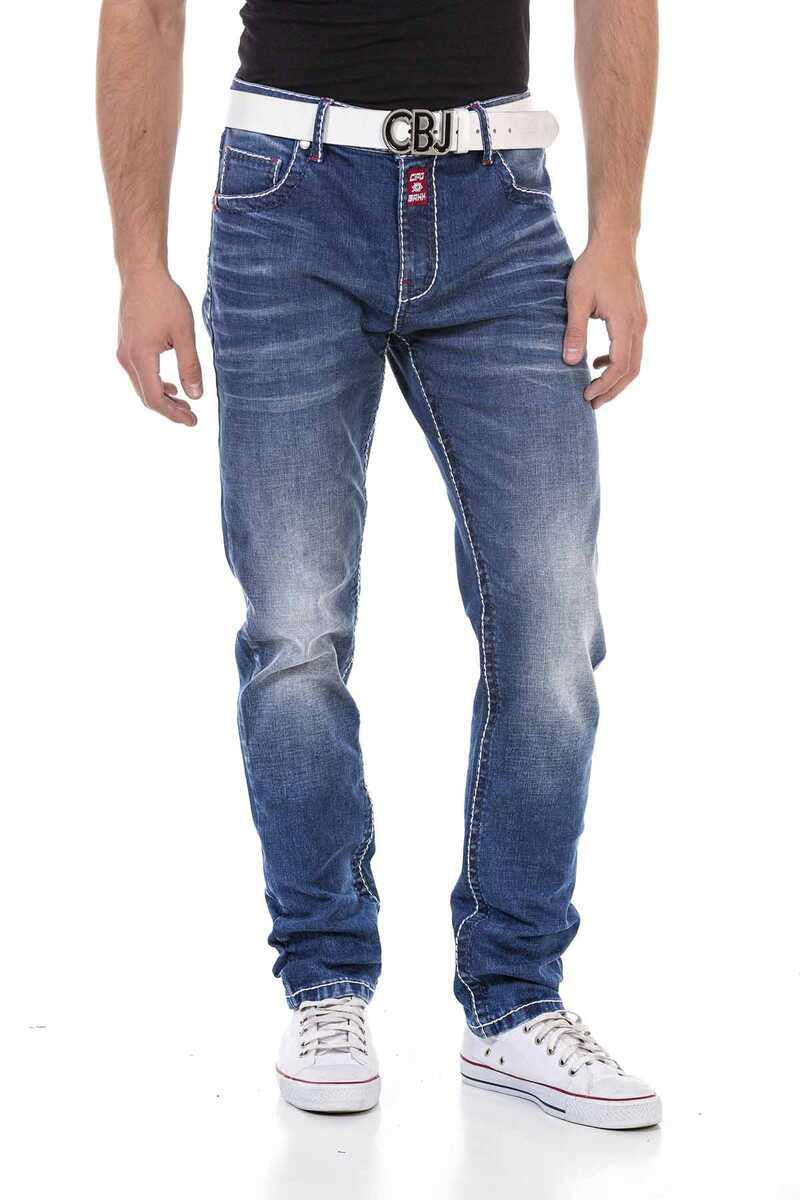 CD704 Men Straight Fit Jeans in the classic 5-pocket style