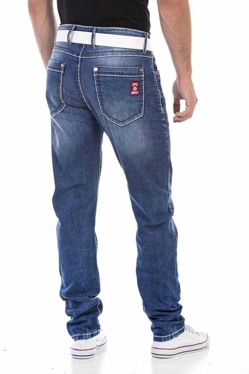 CD704 Men Straight Fit Jeans in the classic 5-pocket style