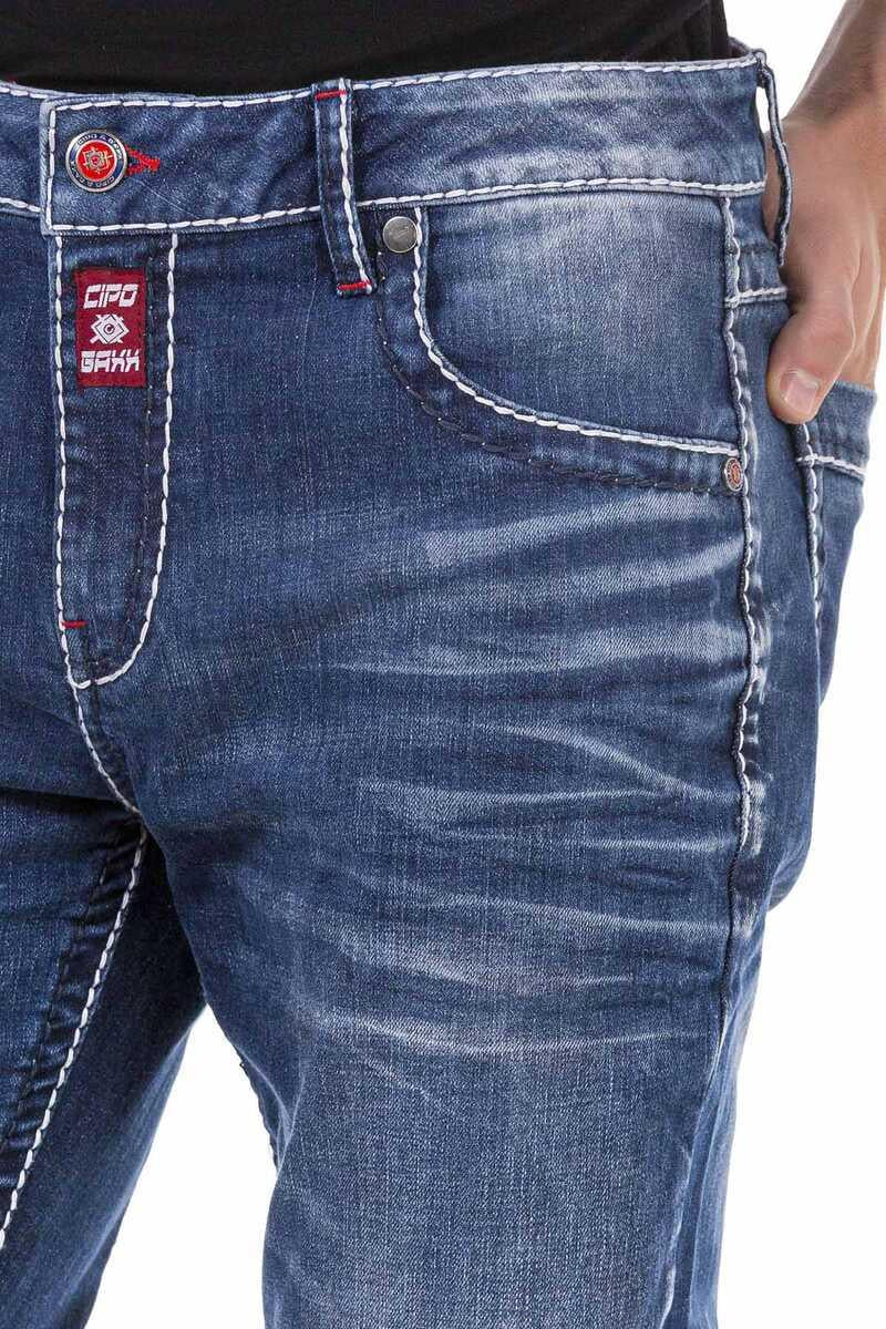 CD704 Men Straight Fit Jeans in the classic 5-pocket style