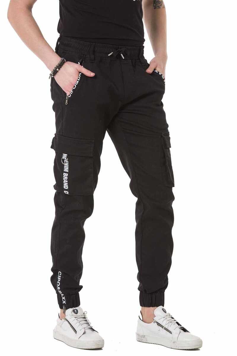 Pantalones de carga para hombres CD788 en un aspecto deportivo