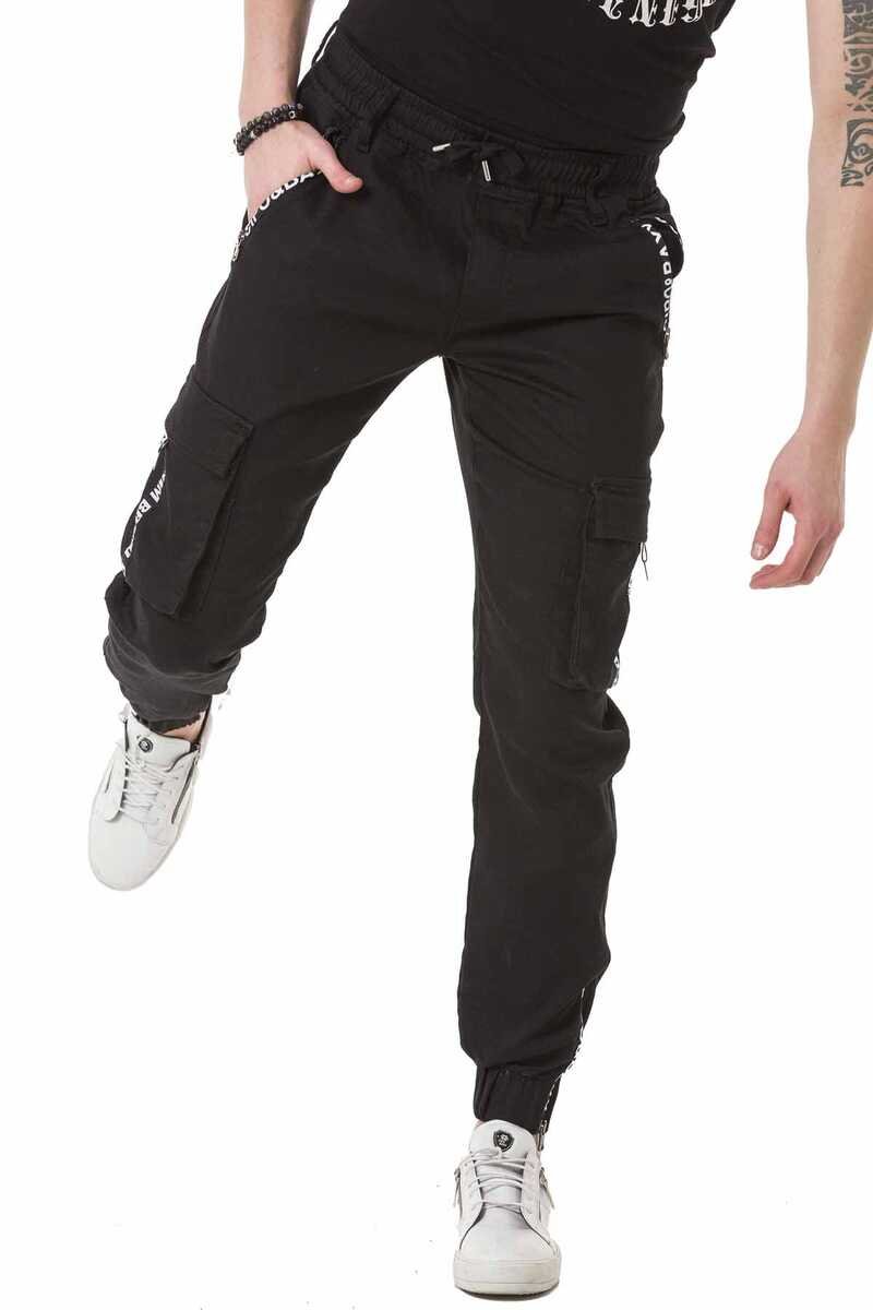 Pantalones de carga para hombres CD788 en un aspecto deportivo