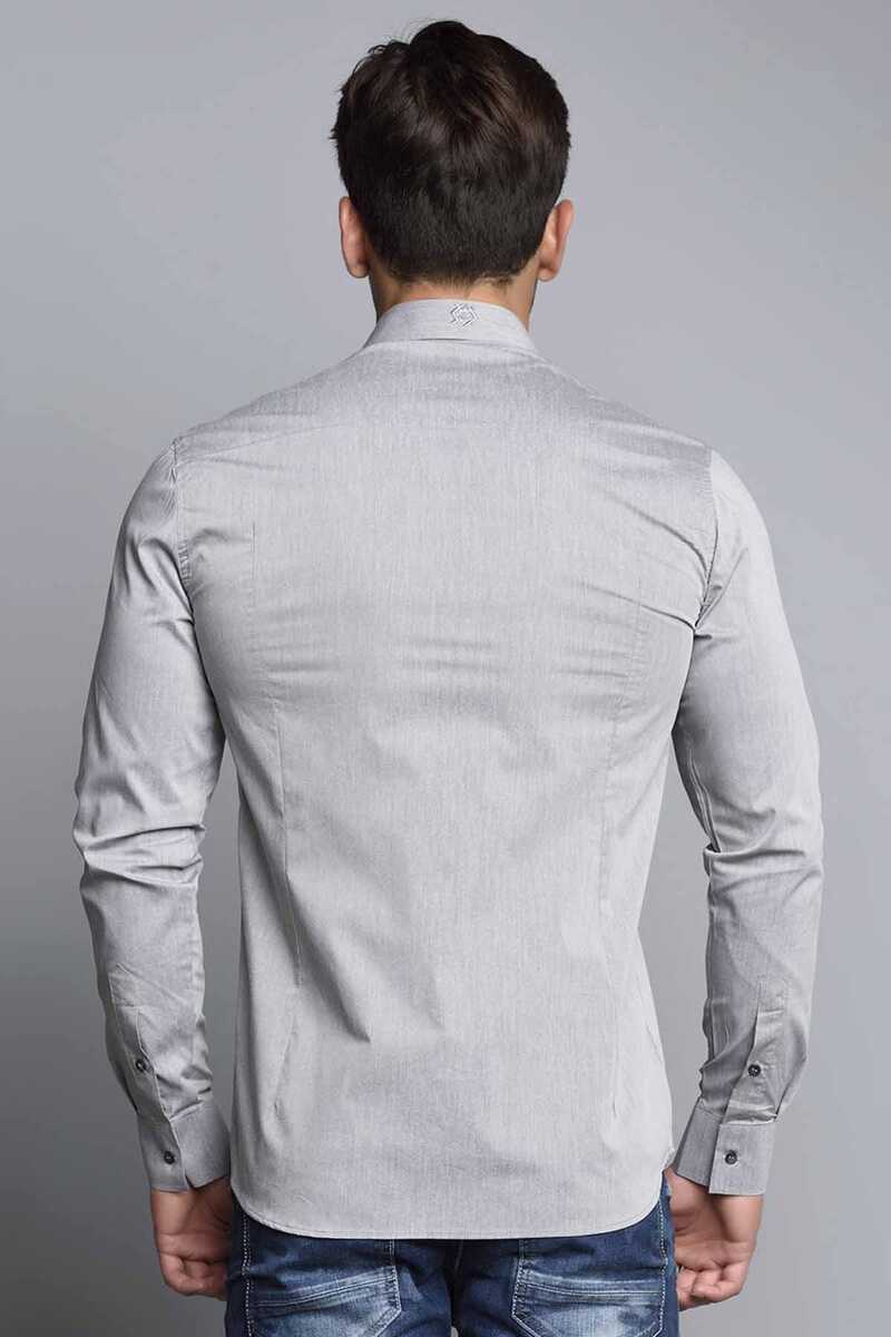 CH113 Camisa de manga larga para hombres en el corte clásico