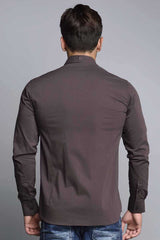 CH113 Camisa de manga larga para hombres en el corte clásico