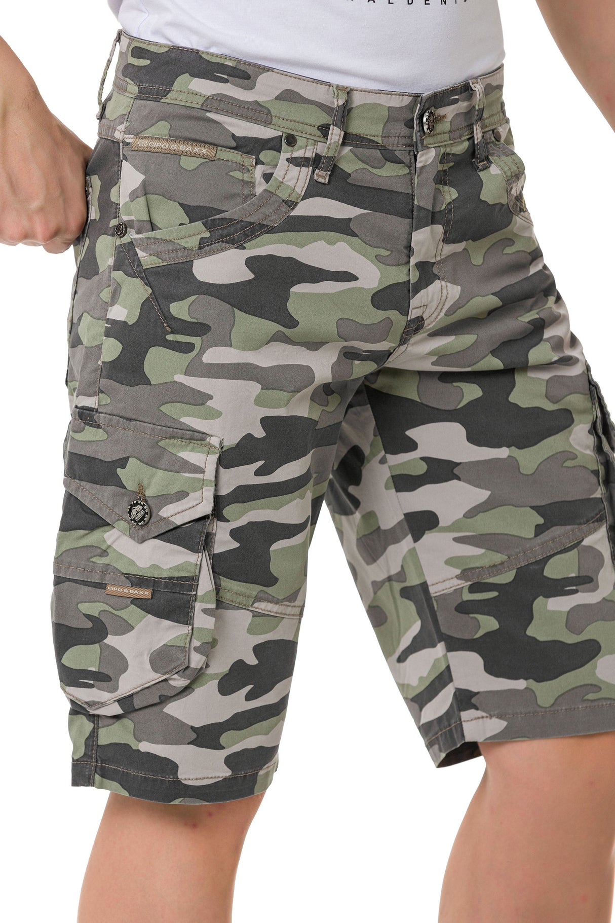 CK286 Homme Capri en look camouflage décontracté