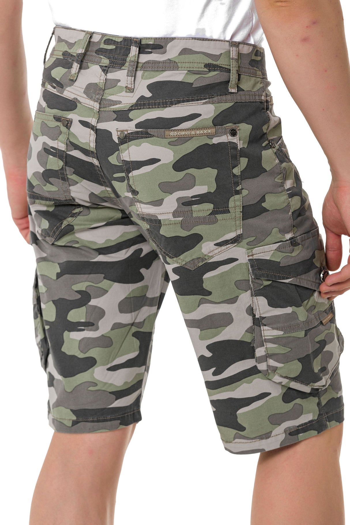 CK286 Homme Capri en look camouflage décontracté