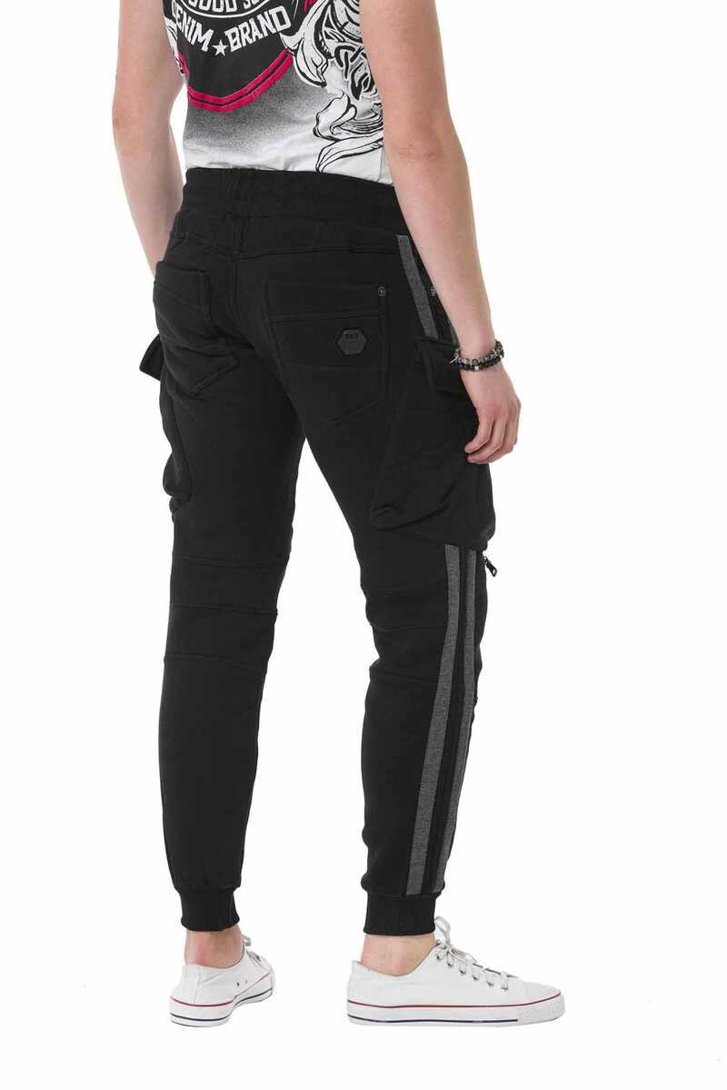 CR125A men's training pants in a sporty look