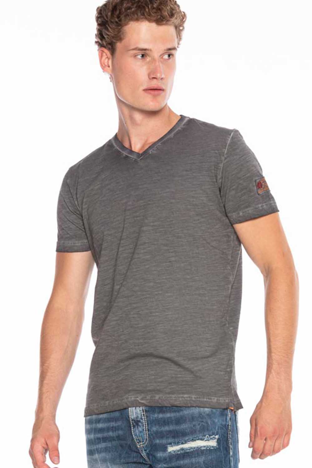 T-shirt maschile CT596 con una piccola patch e logo