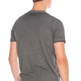 T-shirt maschile CT596 con una piccola patch e logo