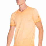 T-shirt maschile CT596 con una piccola patch e logo