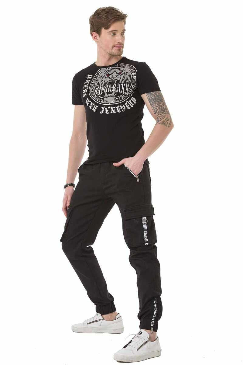 CT676 Camiseta para hombres  con un estampado frontal grande