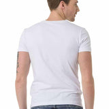 CT676 Camiseta para hombres  con un estampado frontal grande