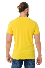 CT721 Camiseta para hombres  en una impresión de marca de aspecto extravagante