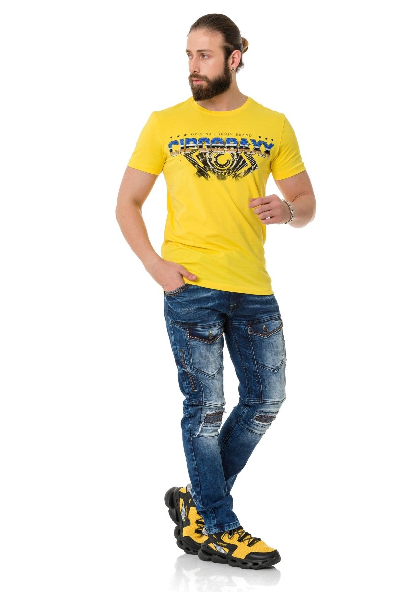 CT721 Camiseta para hombres  en una impresión de marca de aspecto extravagante