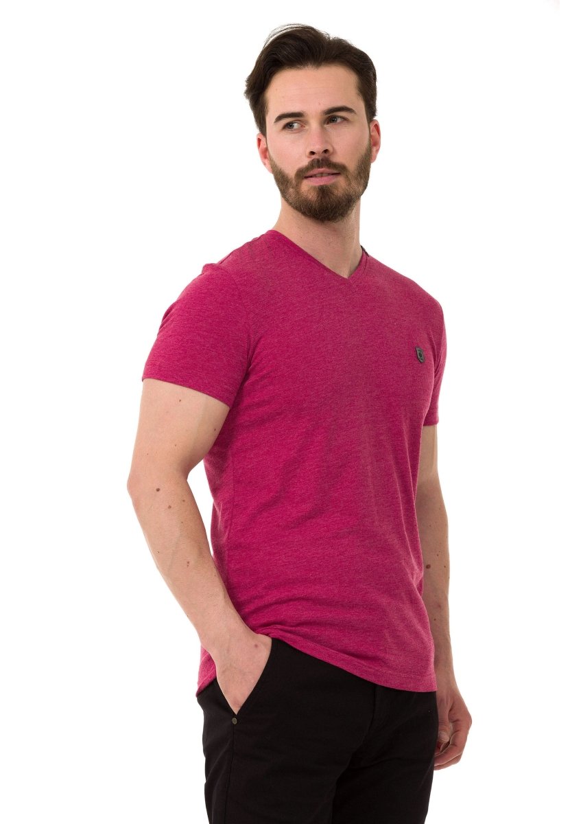CT773 Camiseta para hombres  en un aspecto deportivo