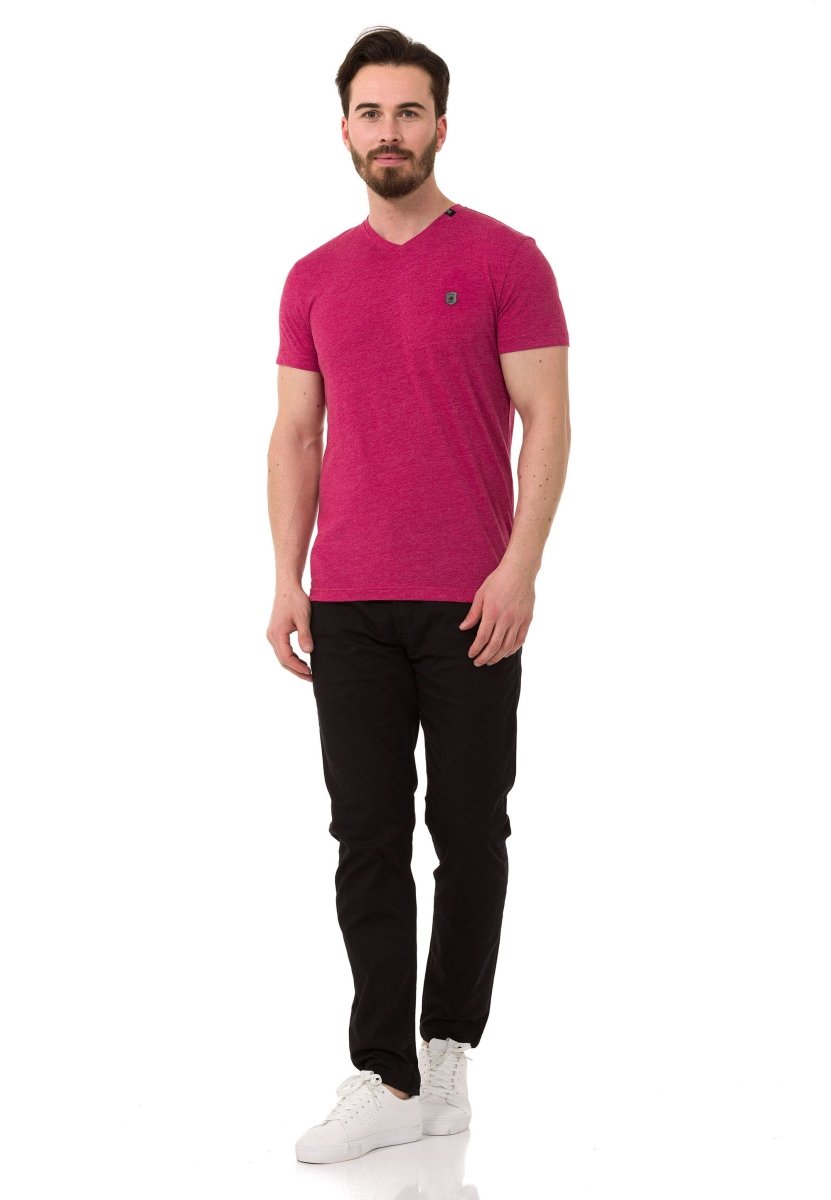CT773 Camiseta para hombres  en un aspecto deportivo