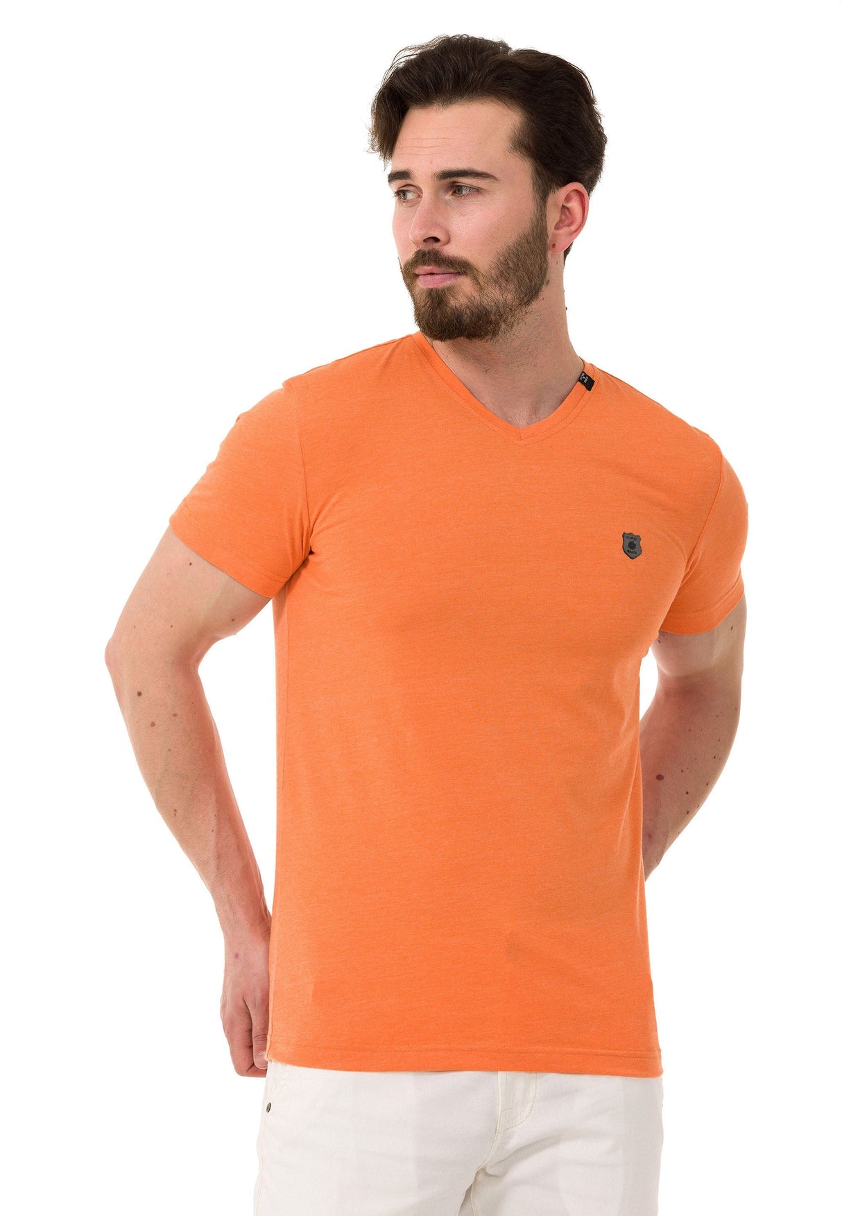 CT773 Camiseta para hombres  en un aspecto deportivo