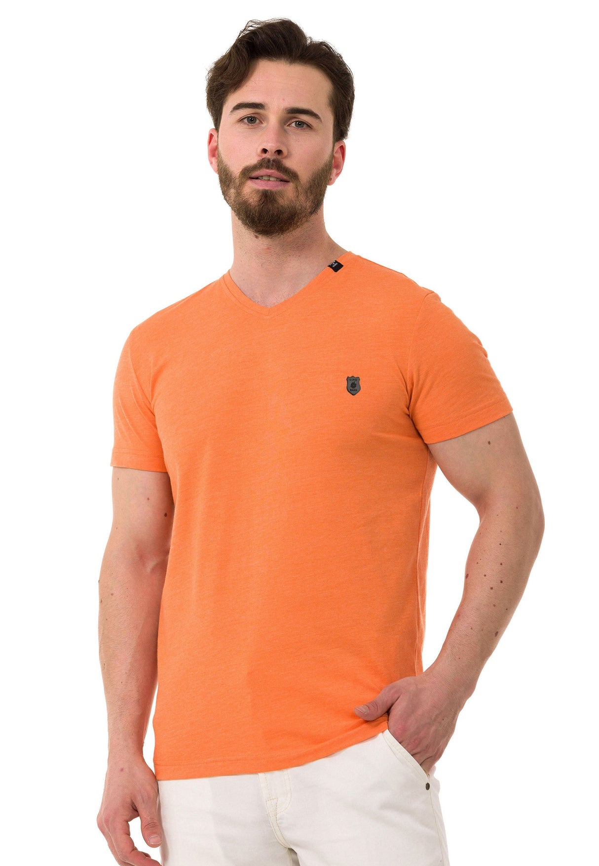 CT773 Camiseta para hombres  en un aspecto deportivo