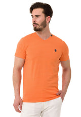 CT773 Camiseta para hombres  en un aspecto deportivo