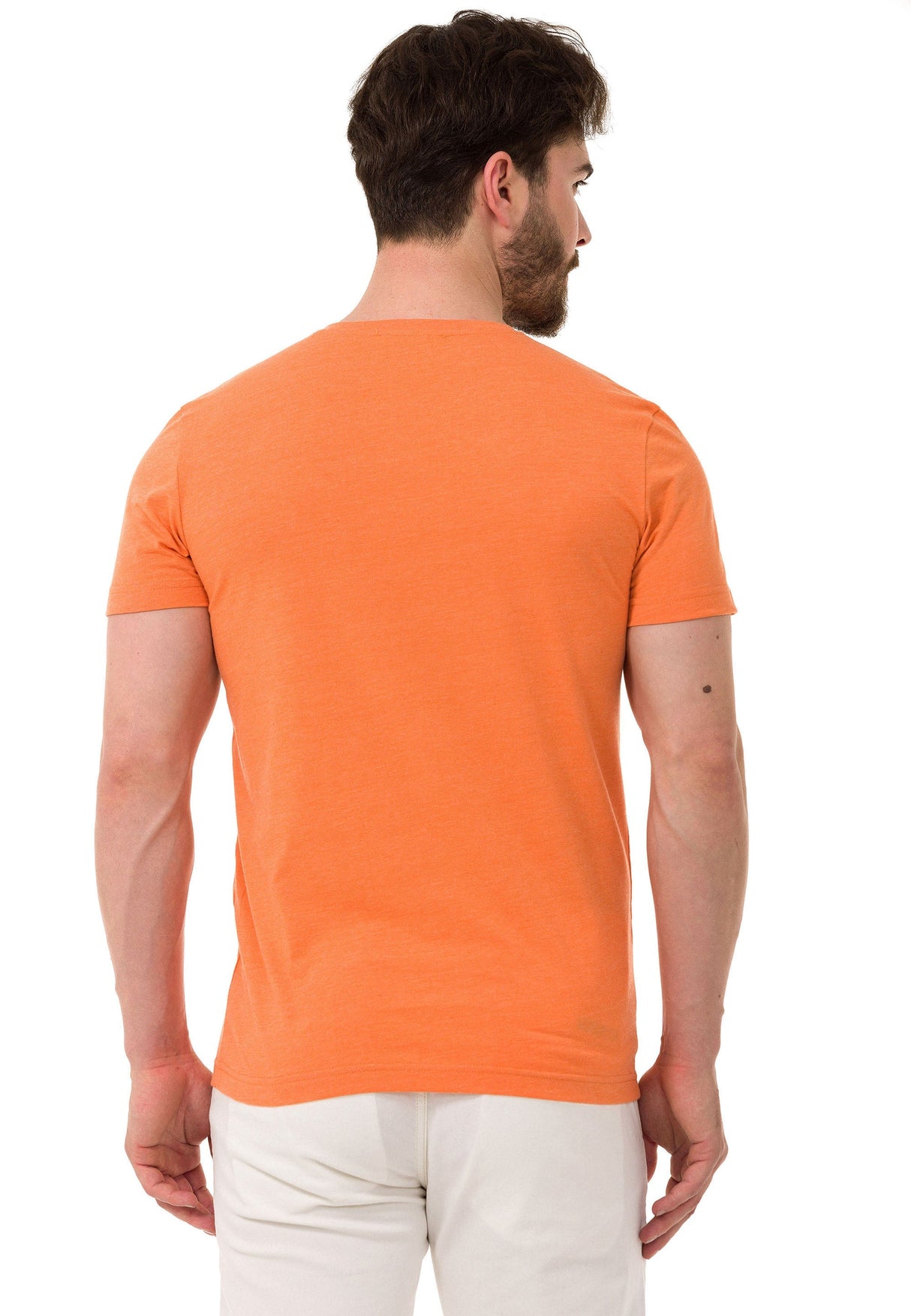 CT773 Camiseta para hombres  en un aspecto deportivo