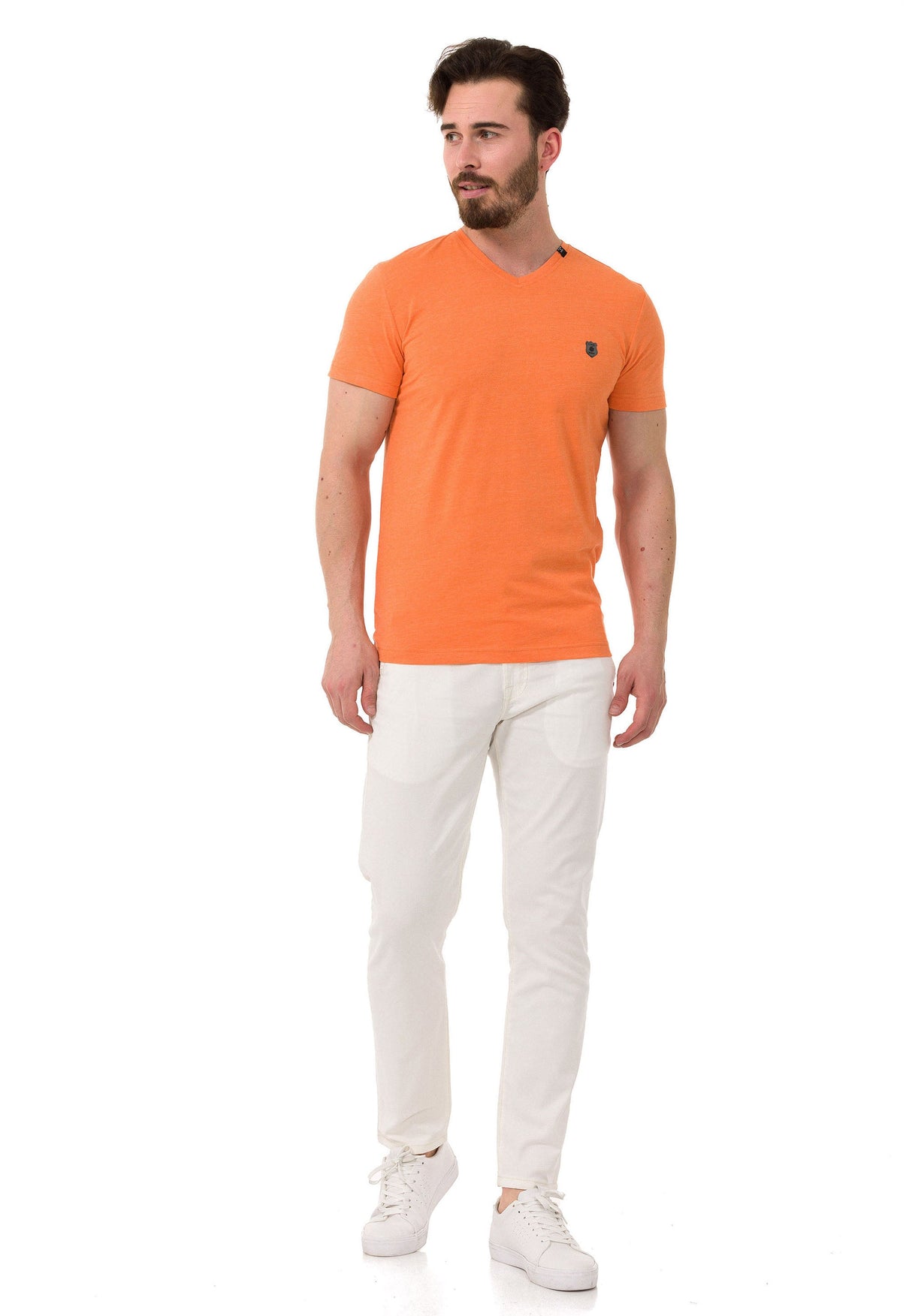 CT773 Camiseta para hombres  en un aspecto deportivo