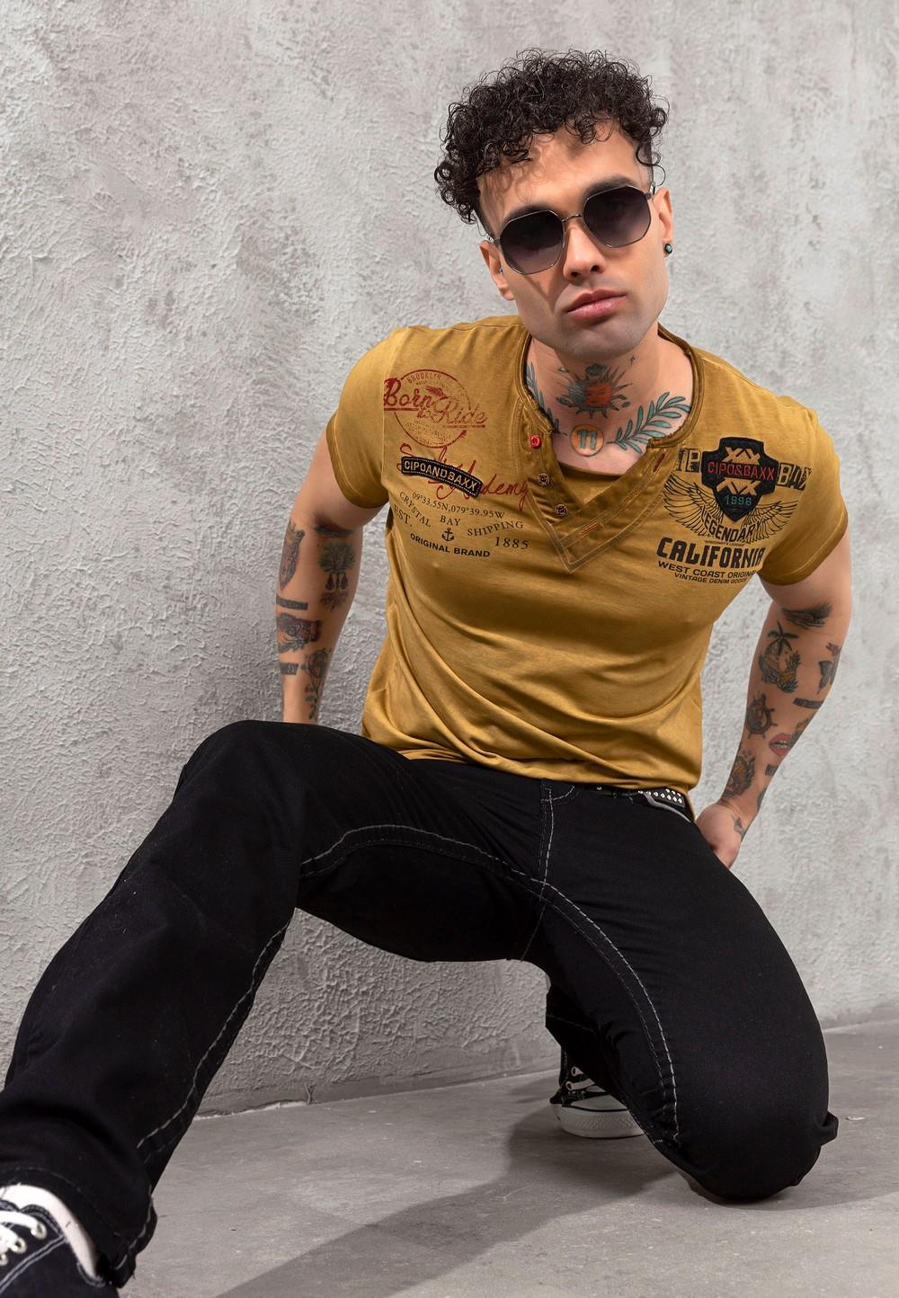 CT783 California Heren T-shirt met V-hals en Print