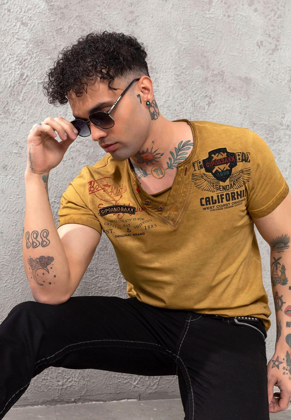 CT783 California Heren T-shirt met V-hals en Print
