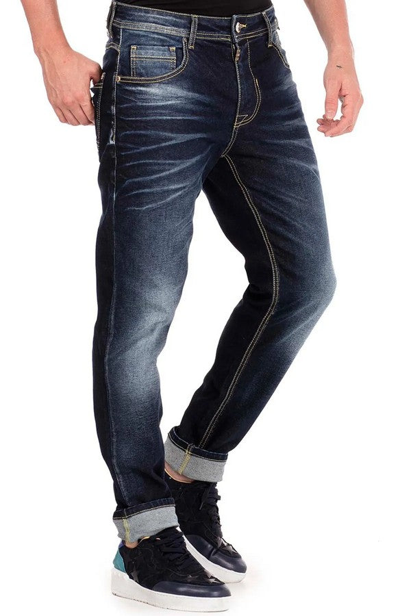 CD468 Men's Regular Fit Jeans with a distinctive washing