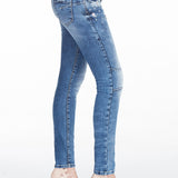 WD309 – Damen Jeans mit Strass-Details und modischer Waschung