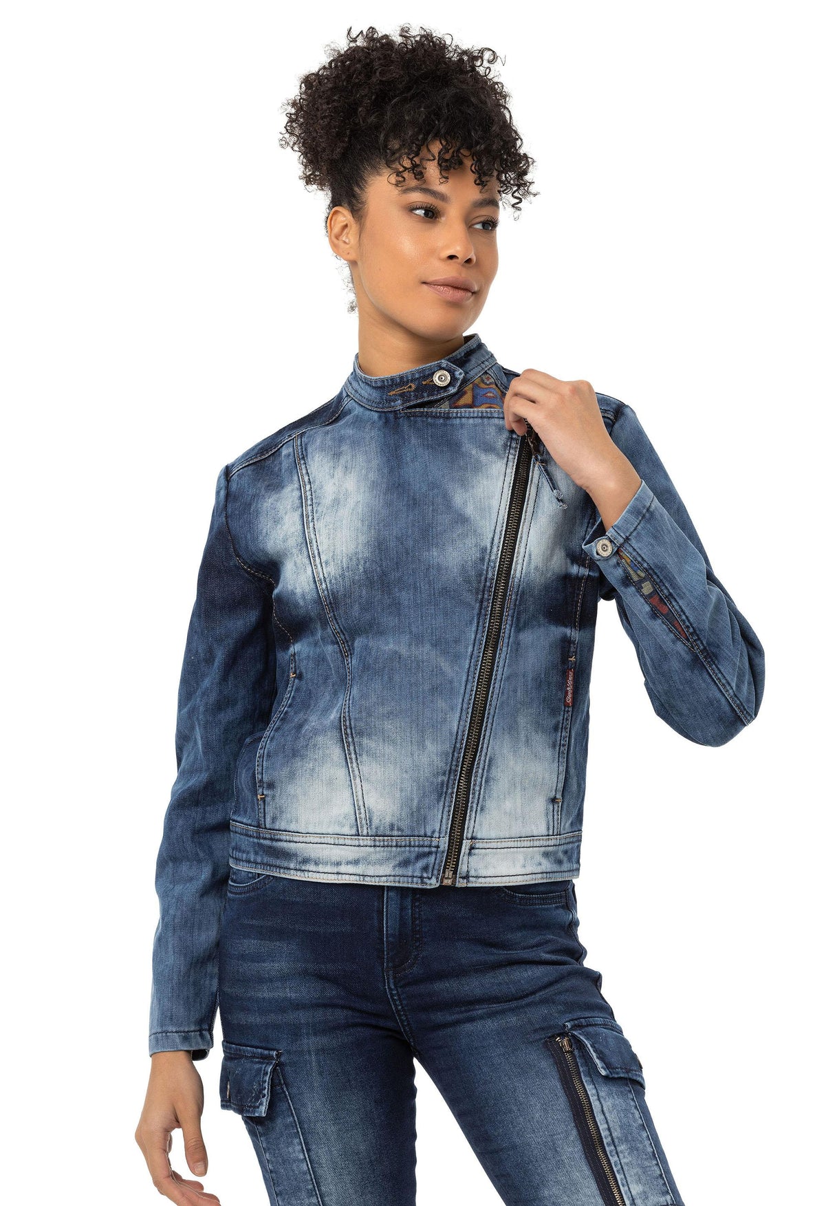 WJ228 Damen-Jeansjacke mit detailliertem Ethno-Muster