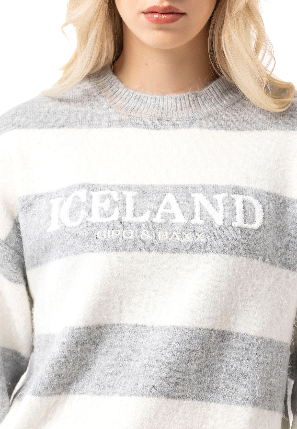 WP263 Damen Strickpullover – Gestreifter Pullover mit „ICELAND Copenhagen Studios“ Frontprint | Casual Streetwear für Alltag & Freizeit