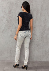 WD382 Women Slim-Fit Jeans with extravagant seam design in Straight Fit