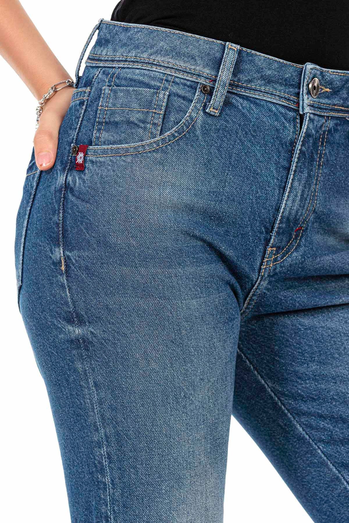 WD448 Mujeres jeans cómodos con elementos fríos destruidos